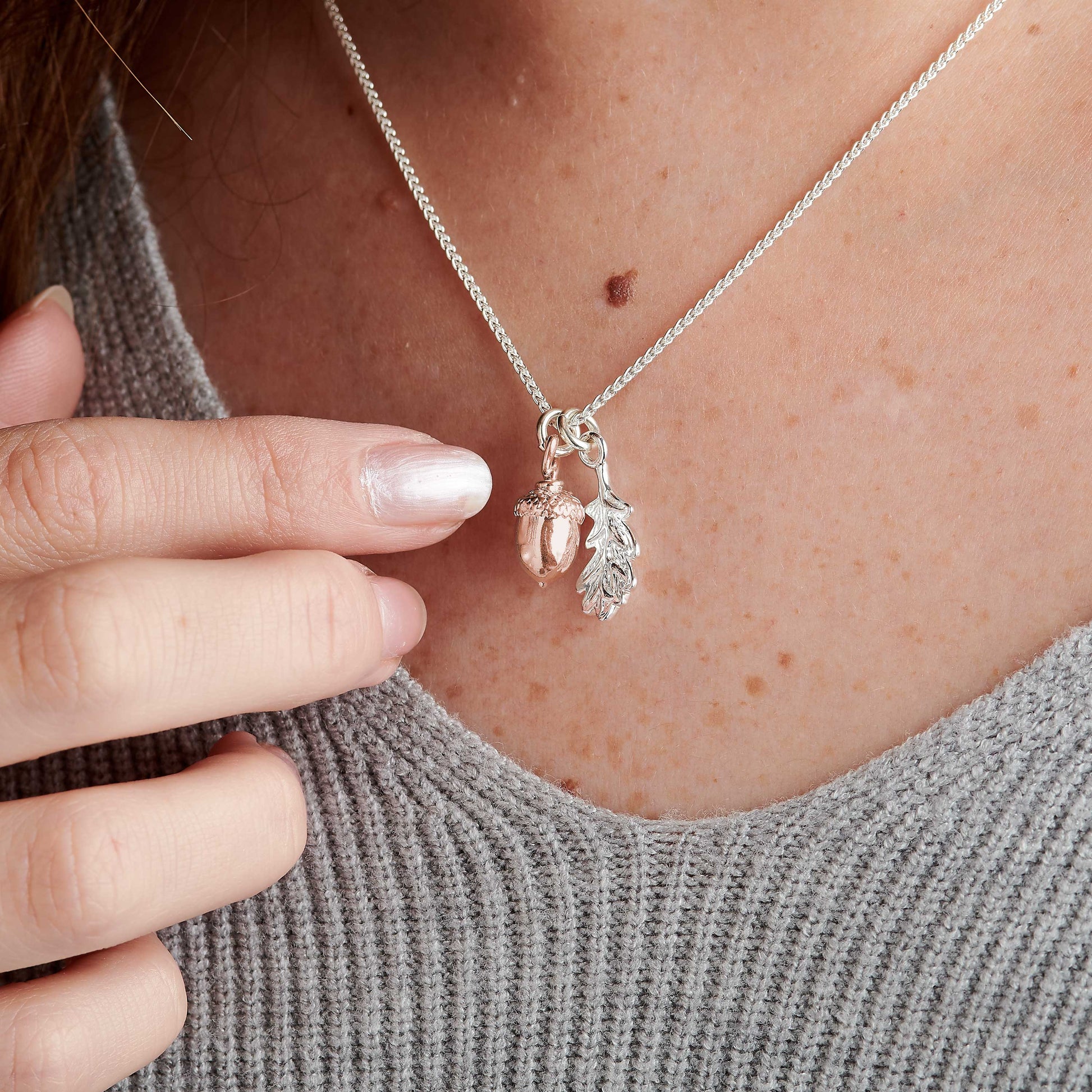 Solid Silver and Rose Gold Acorn Oak Leaf Necklace - Elegant pendant with rose gold acorn, silver oak leaf, and 1.1mm chain link. Nature-inspired luxury jewelry, crafted with precision and weighing 3.6g. Unique blend of solid silver and rose gold, a symbol of timeless beauty and craftsmanship.