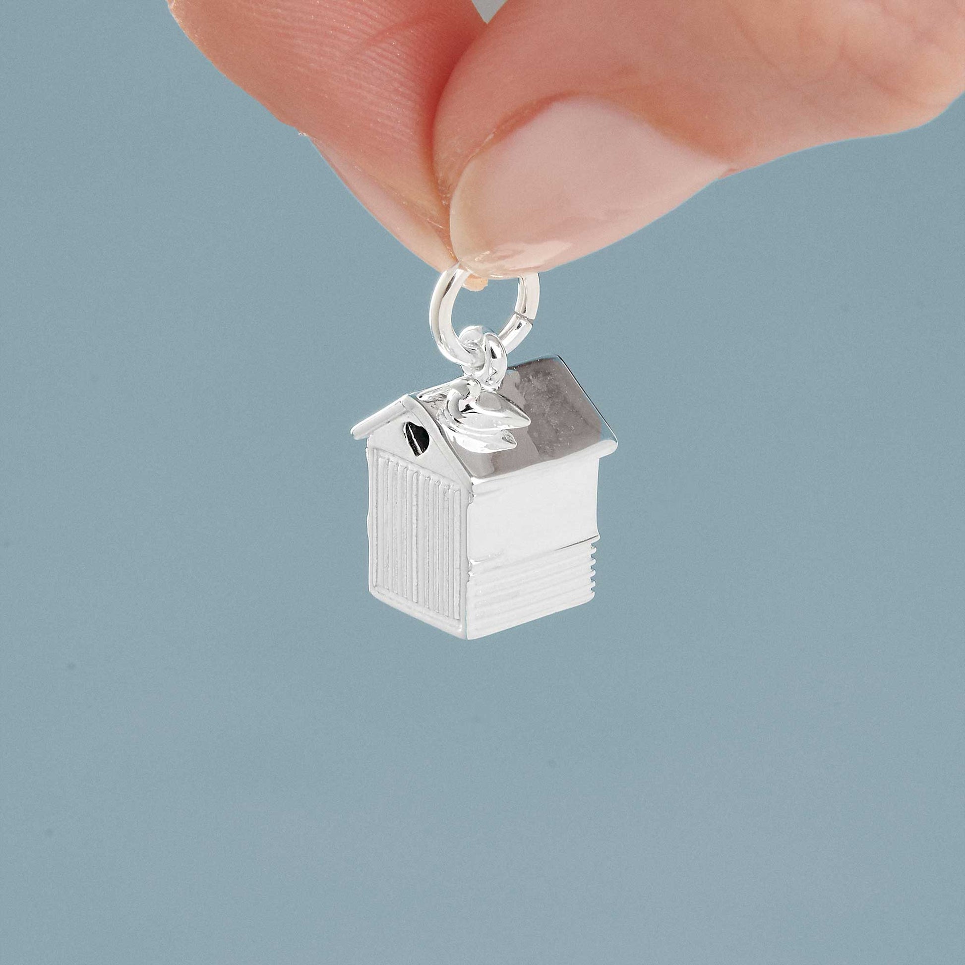 Scarlett's Beach Hut Charm - Your Daily Reminder of Beach Bliss