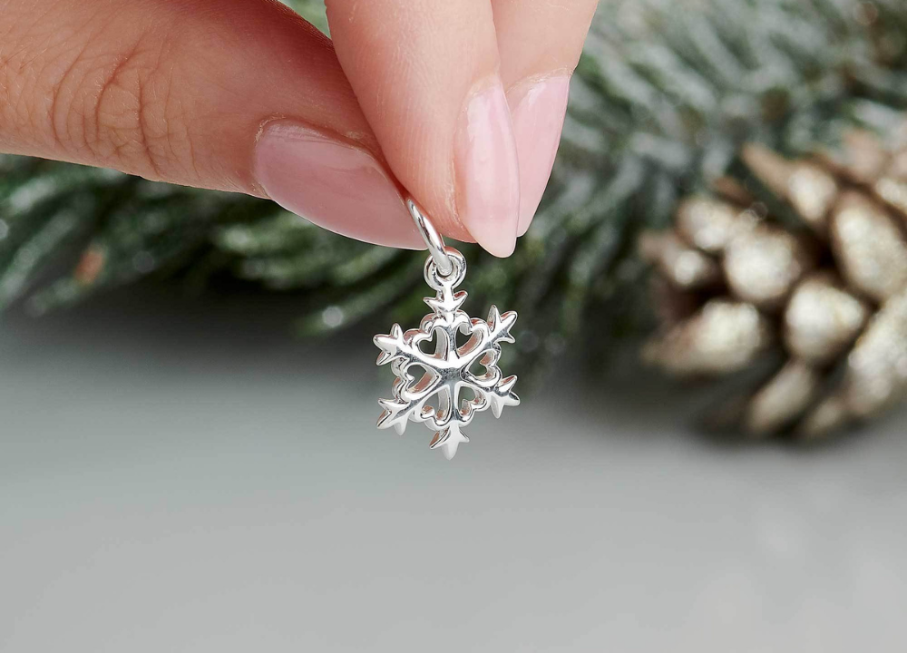 10 Must have styles of jewellery to add to your winter wardrobe