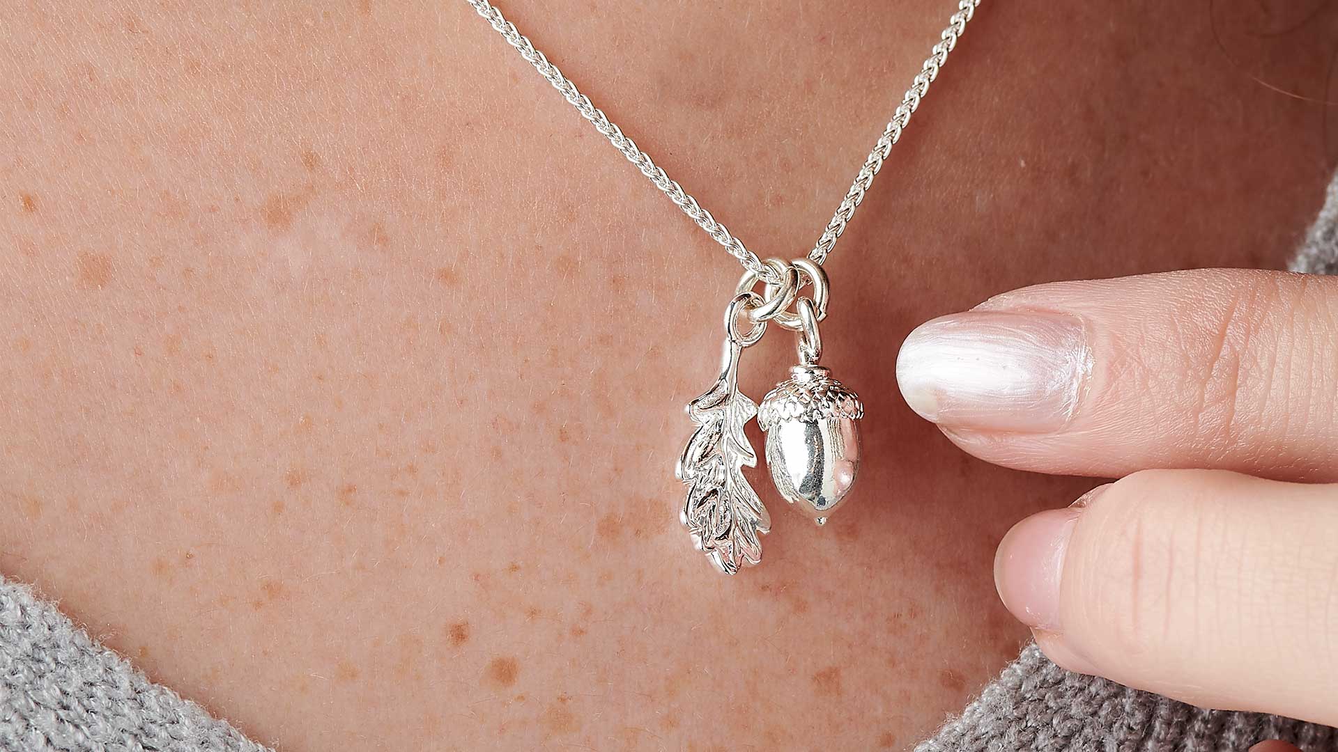 Embrace New Beginnings with Acorn and Oak Leaf Jewellery