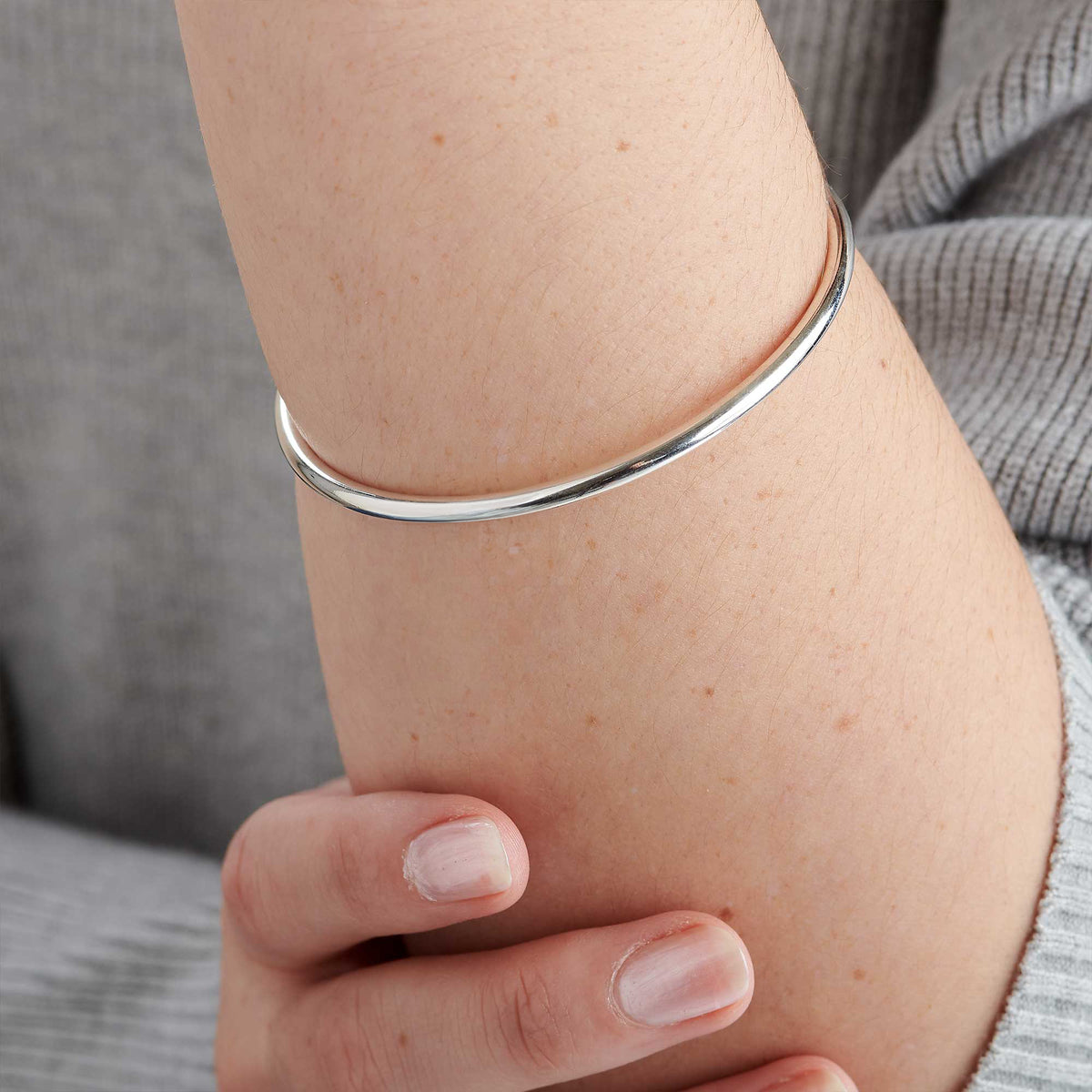 solid silver 3mm wide round bangle