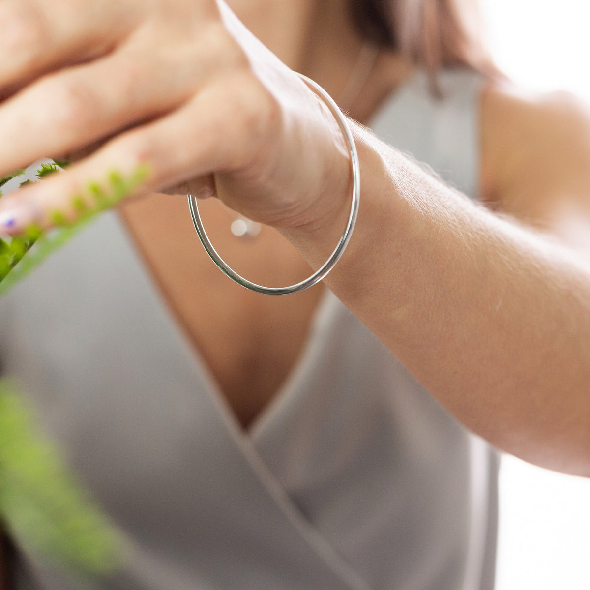 recycled silver plain round wire womens bangle
