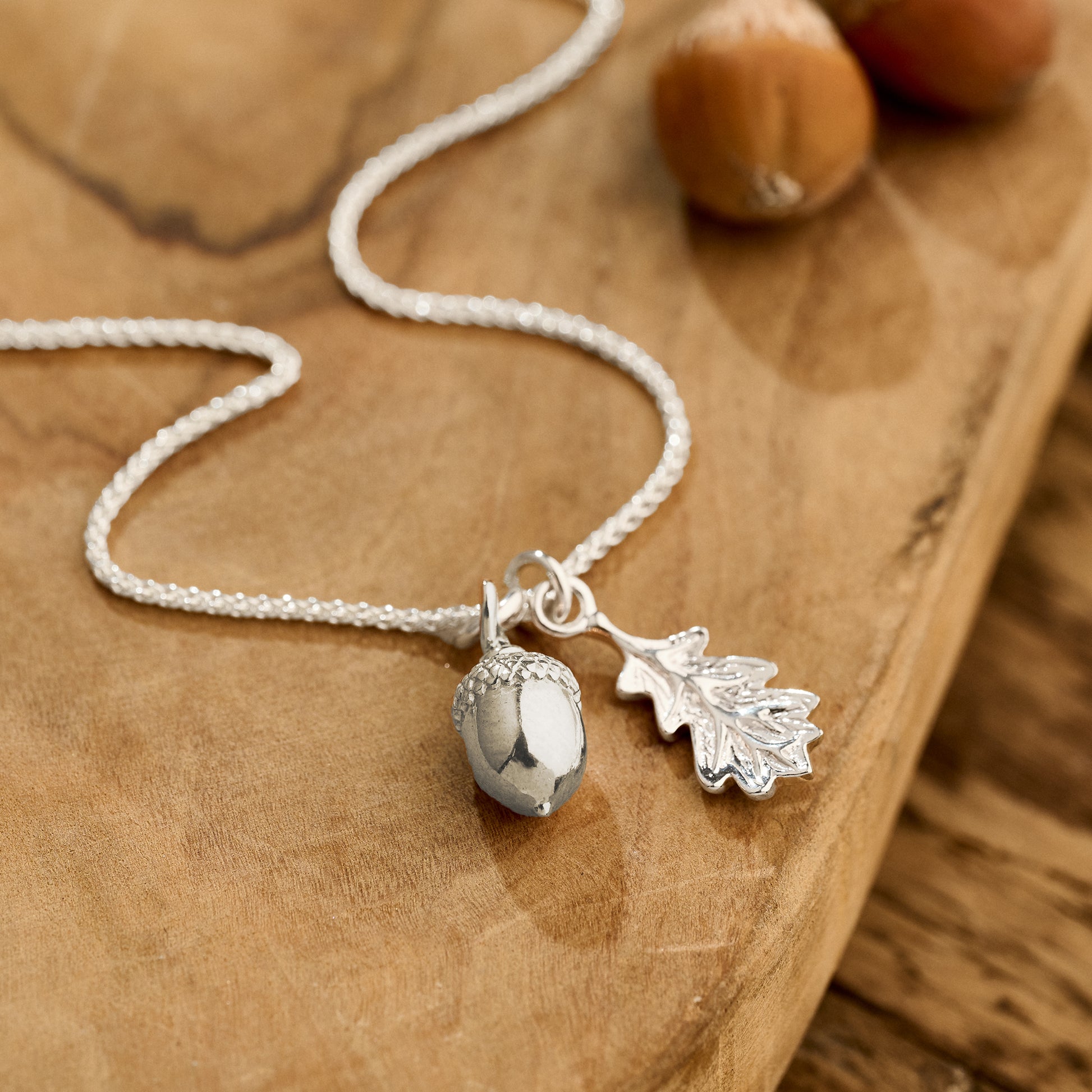 Scarlett Jewellery Solid Silver Acorn and Oak Leaf Necklace - Nature-Inspired Elegance with Expert Craftsmanship