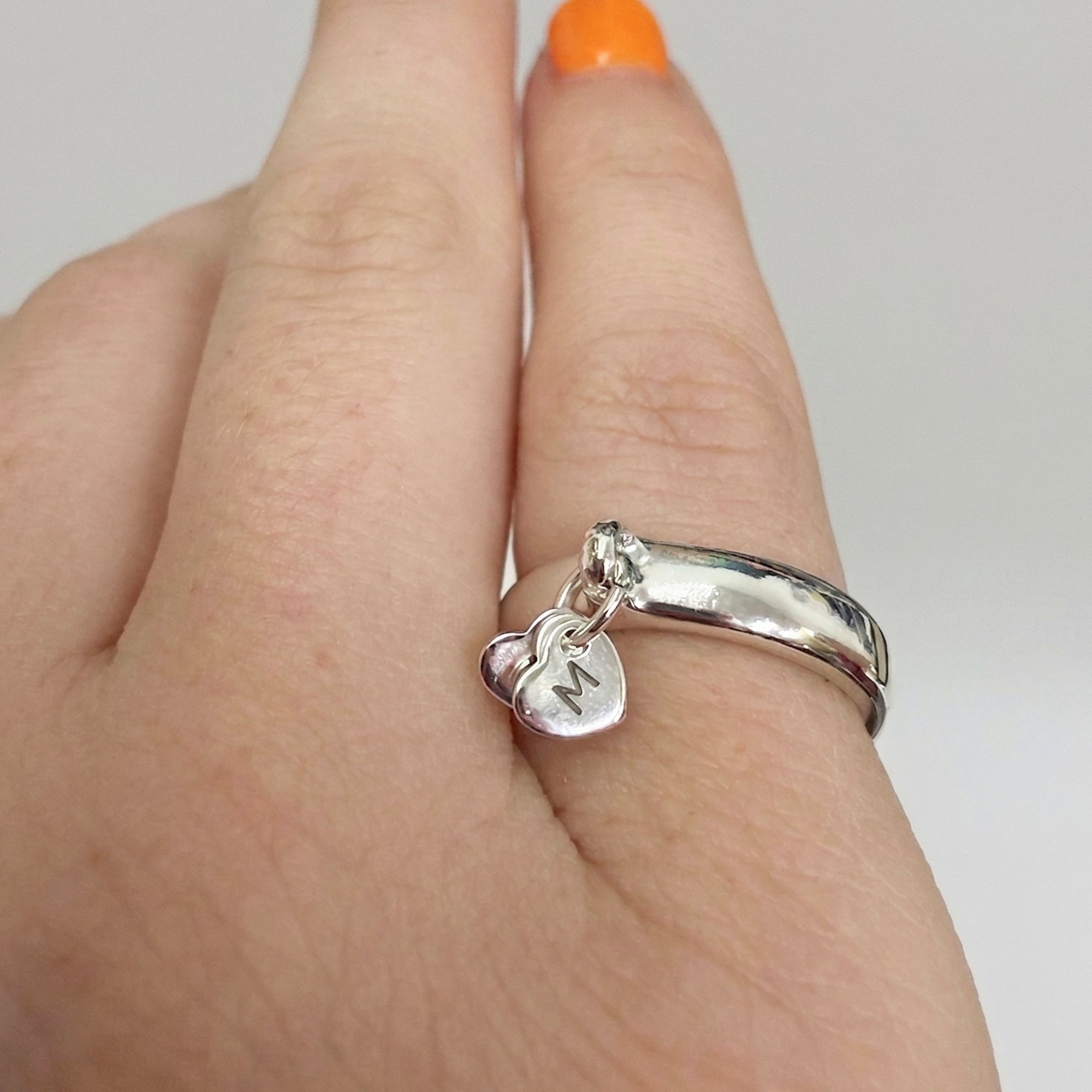 Bague de charme en argent disque personnalisé