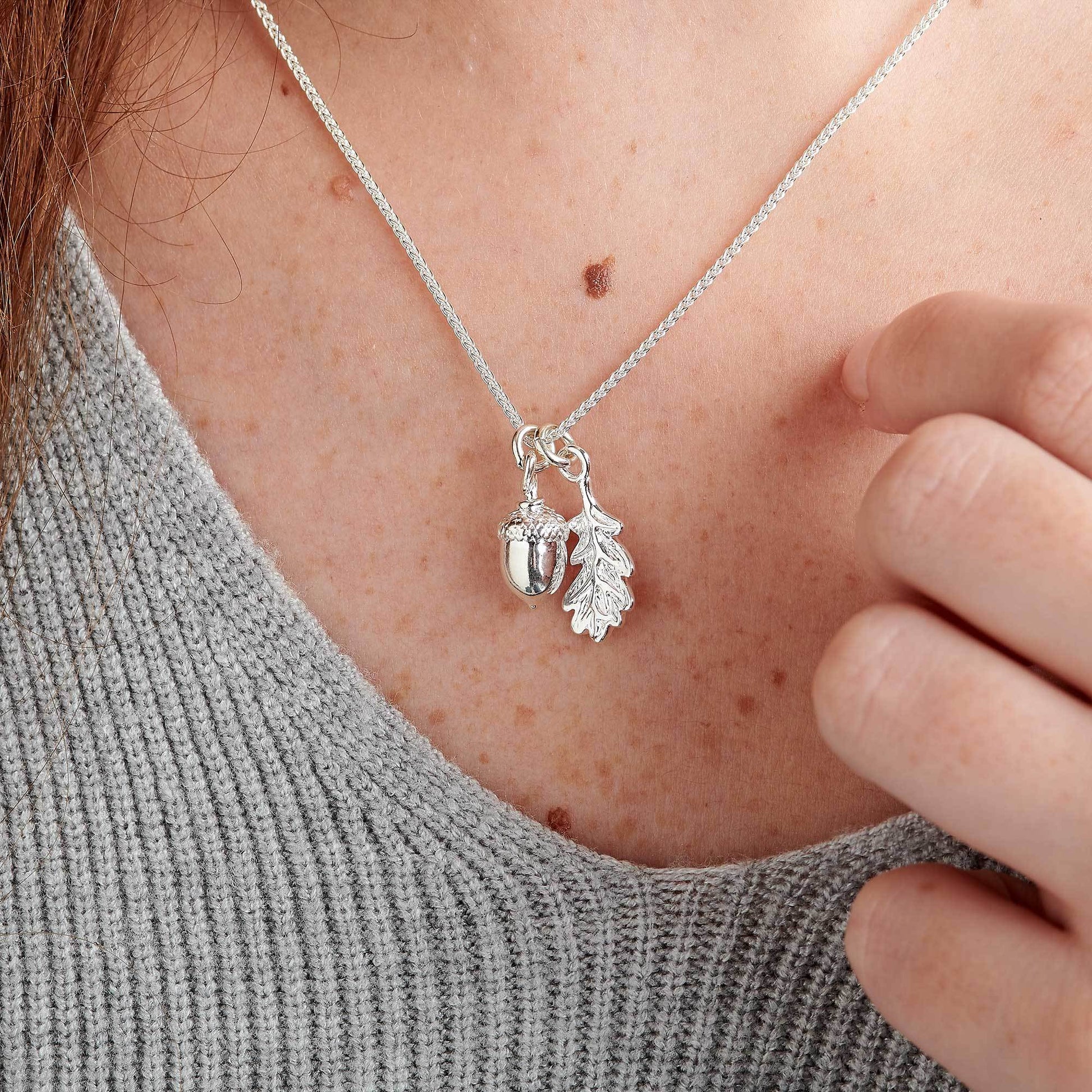 Scarlett Jewellery Solid Silver Acorn and Oak Leaf Necklace - Nature-Inspired Elegance with Expert Craftsmanship