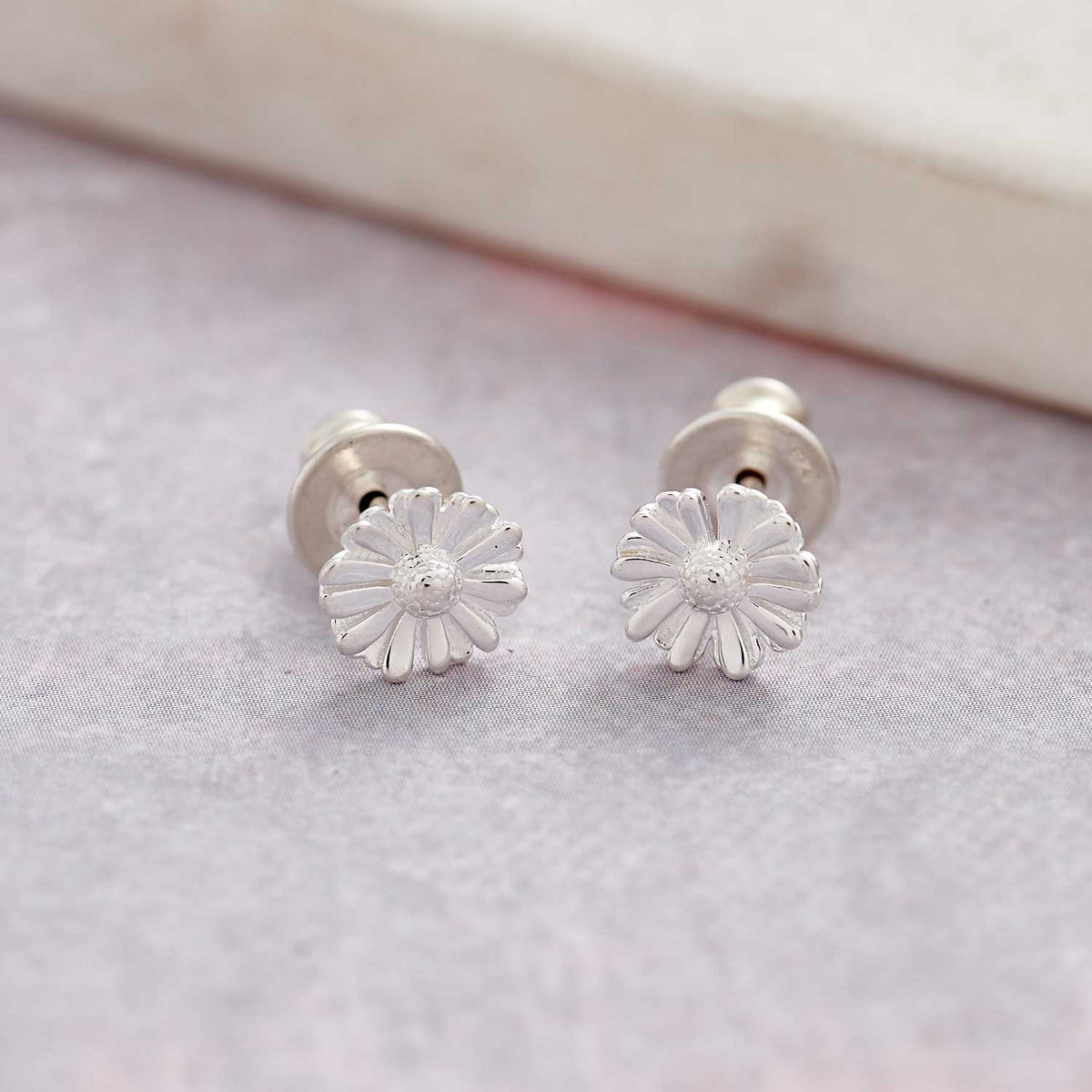 small solid silver daisy stud earrings scarlett jewellery