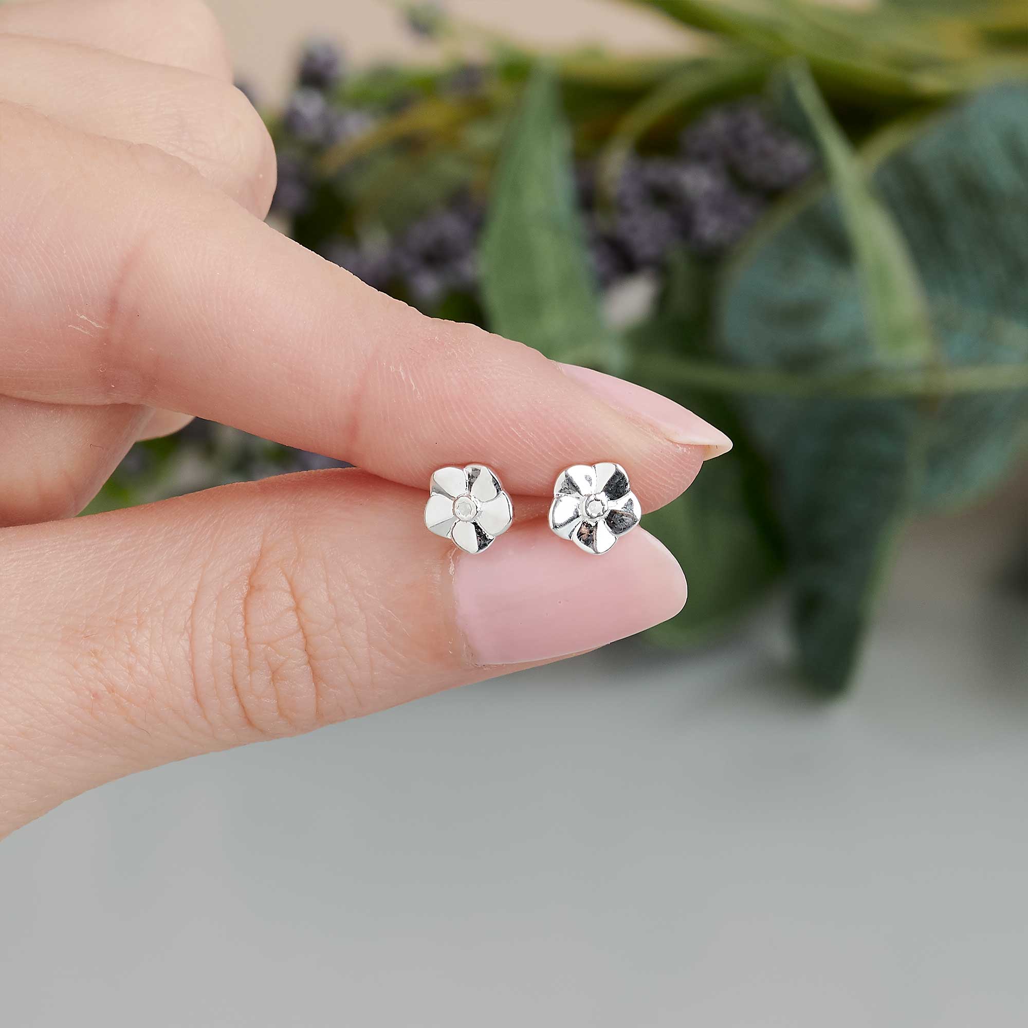 tiny but perfectly formed Forget-Me-Not studs make beautiful little studs